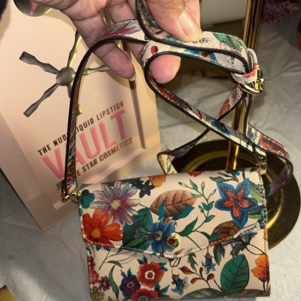 NWOT Floral Steve Madden crossbody w/removable strap - Picture 3 of 12